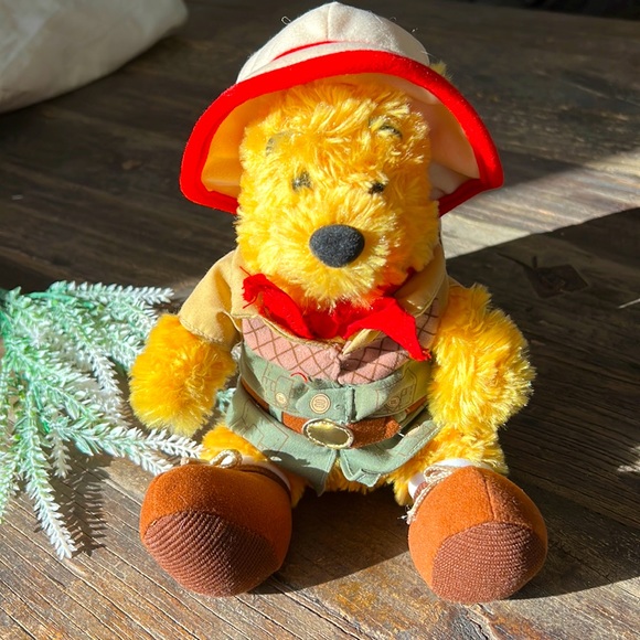 🎁 4/$25 - DISNEY Winnie the Pooh Adventurer stuffy - like new - Picture 1 of 5